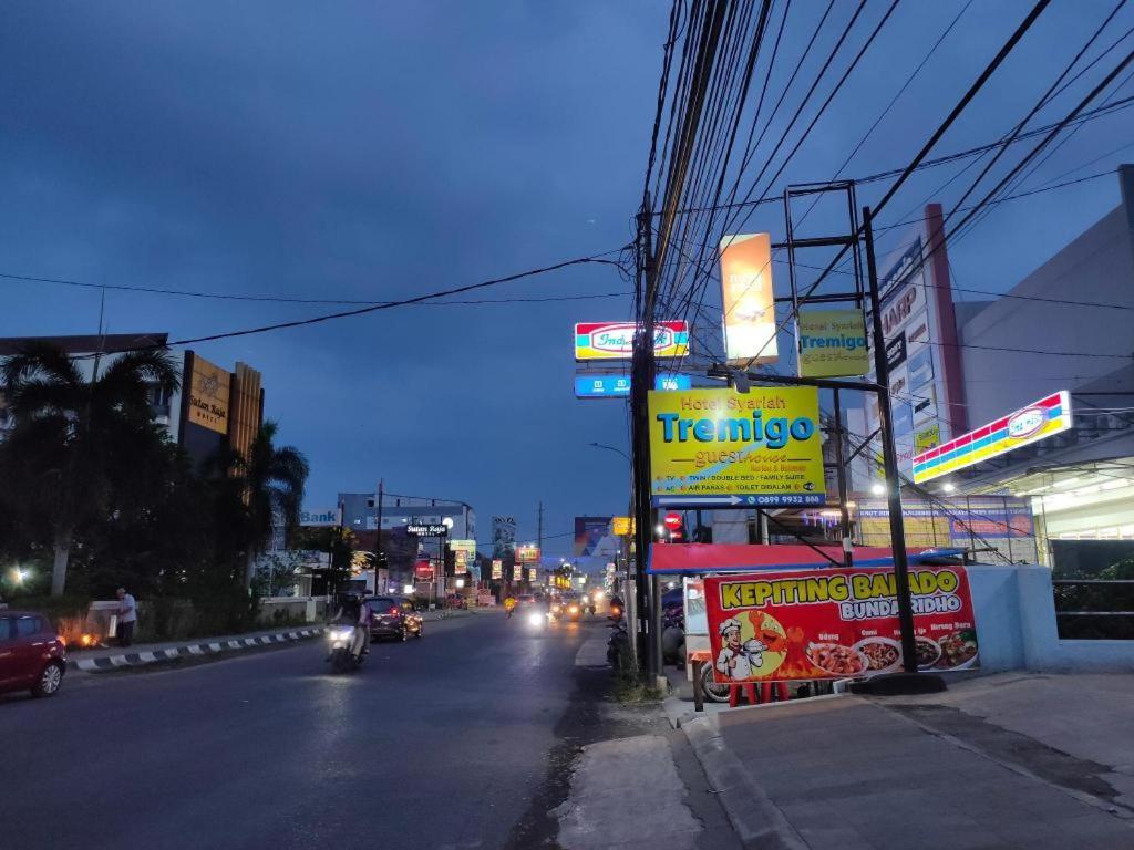 Hotel Syariah Tremigo Guesthouse Cirebon Buitenkant foto