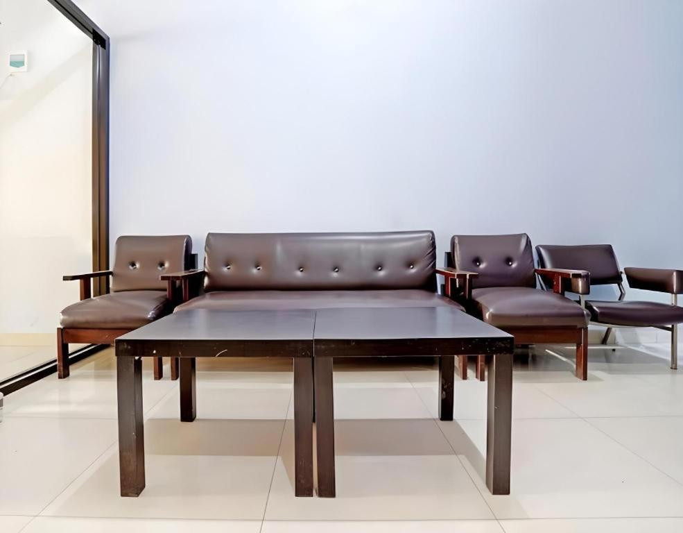 Hotel Syariah Tremigo Guesthouse Cirebon Buitenkant foto