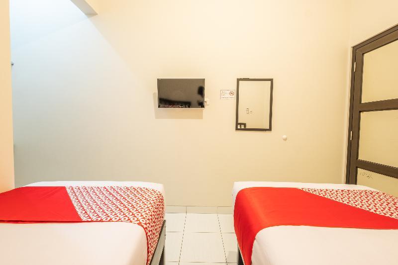 Hotel Syariah Tremigo Guesthouse Cirebon Buitenkant foto